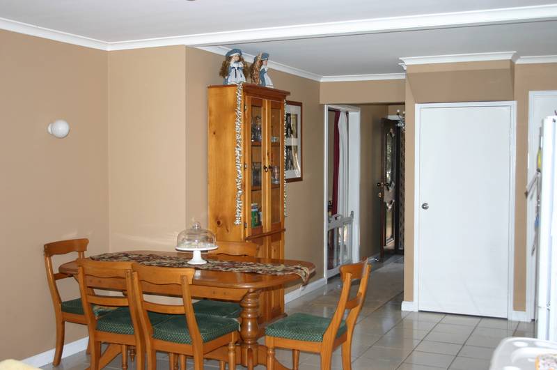 Room for all the Family plus more!! Picture 2