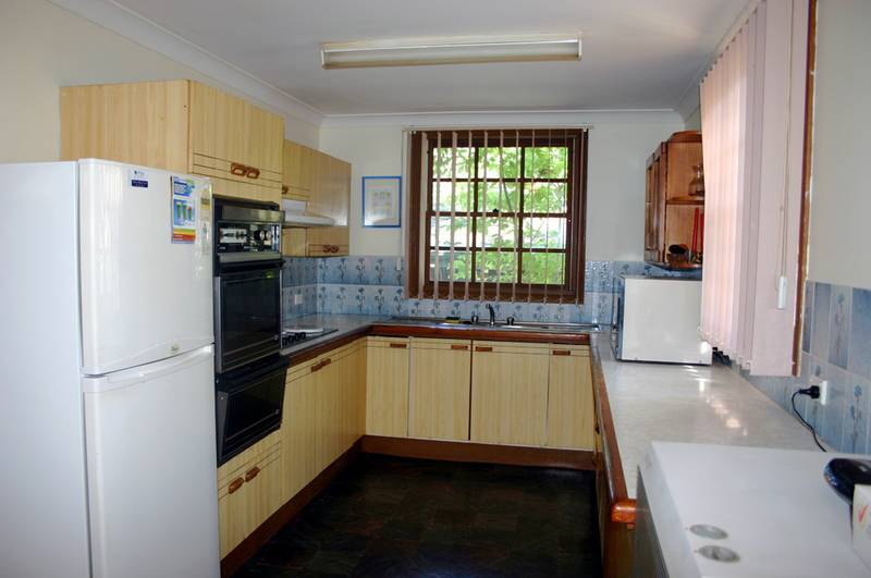 Attention First Home Buyers! Walk to water and shops Picture 3