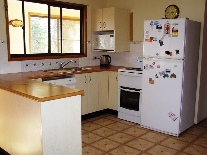 COME VIEW THIS GREAT DUAL LIVING POSSIBLITY Picture 2