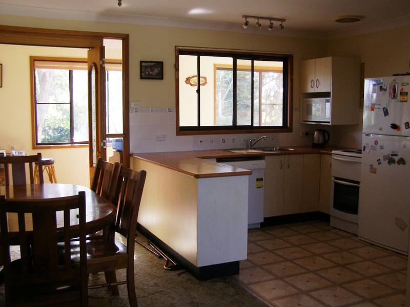 COME VIEW THIS GREAT DUAL LIVING POSSIBLITY Picture 3