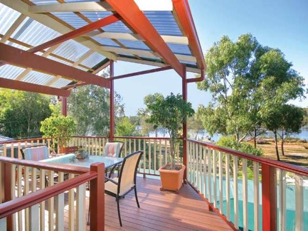 WATERFRONT HOLIDAY HOME Picture 3