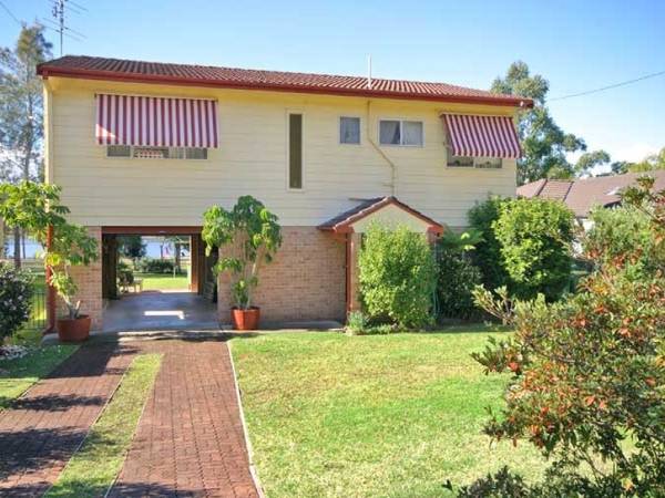 WATERFRONT HOLIDAY HOME Picture 1