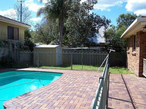 4 Bedroom Home with inground swimming pool Picture 3
