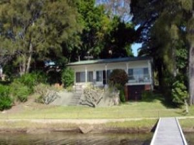 ABSOLUTE WATERFRONT ON LAKE MACQUARIE Picture