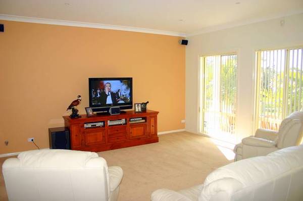 Contemporary Family Living Picture 3