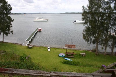 ABSOLUTE WATERFRONT LAKE MACQUARIE Picture