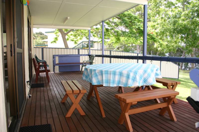 ABSOLUTE WATERFRONT LAKE MACQUARIE Picture 3