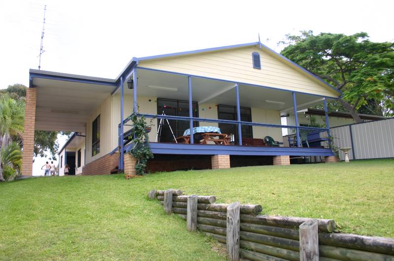 ABSOLUTE WATERFRONT LAKE MACQUARIE Picture 2