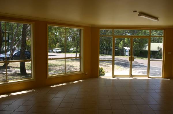 RETAIL SHOP Picture 3