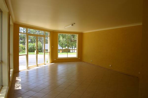 RETAIL SHOP Picture 2