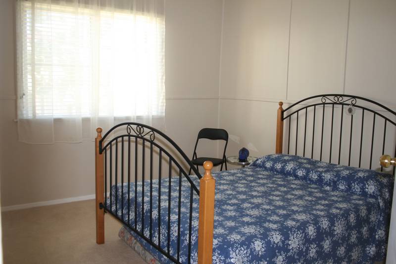 Lovely 3 Bedroom Home - huge block Picture 3