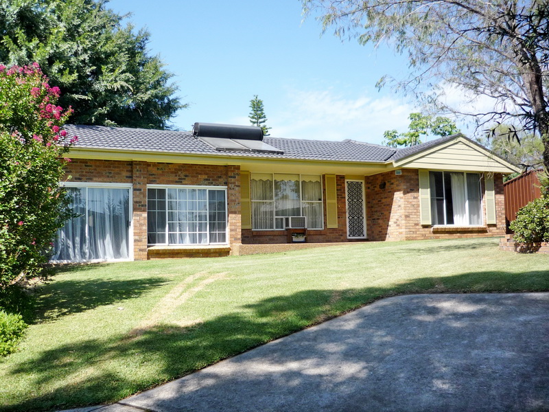 Classic Home In Orchard Hills Estate Picture 1