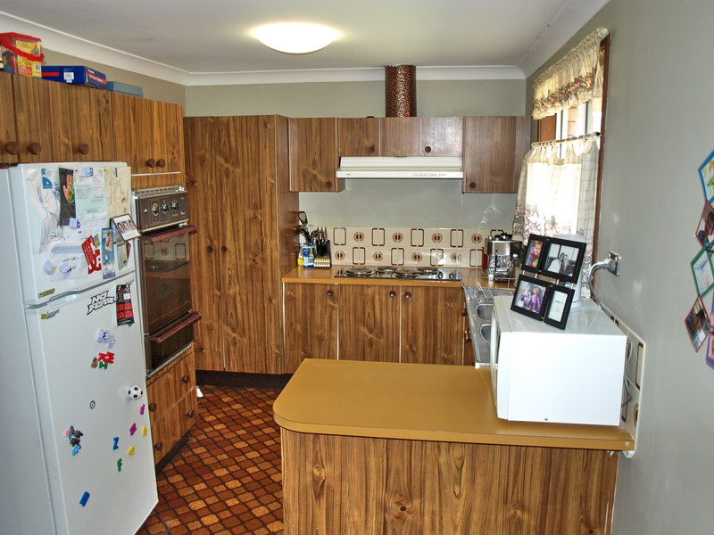 Second Shower & Toilet in Garage Picture 2
