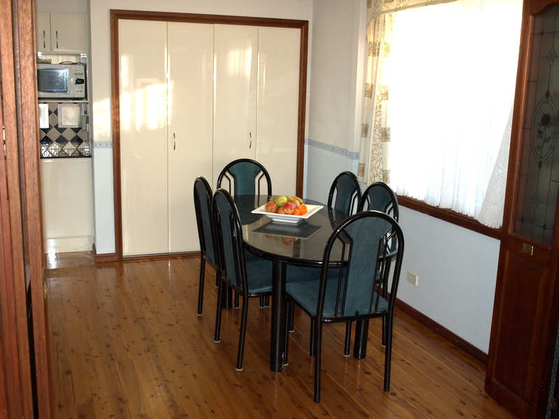 Move in & enjoy. Quiet cul-de-sac. Picture 3