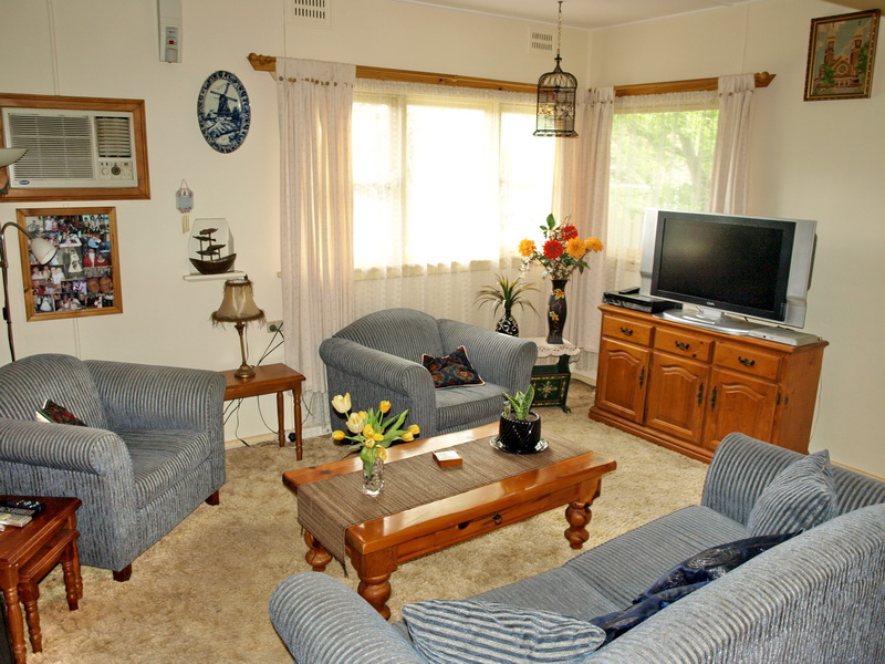 Ideal First Home on Large Block Picture 2