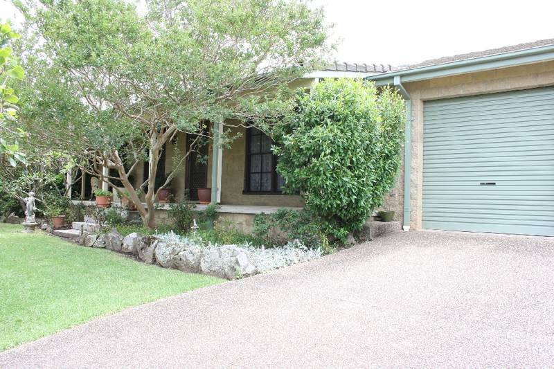 A HOME YOU SIMPLY MUST SEE... Picture 1