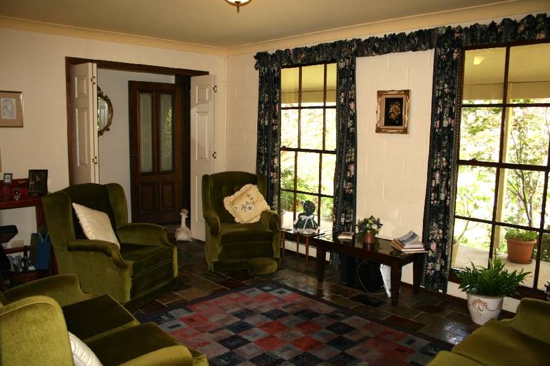 A HOME YOU SIMPLY MUST SEE... Picture 3