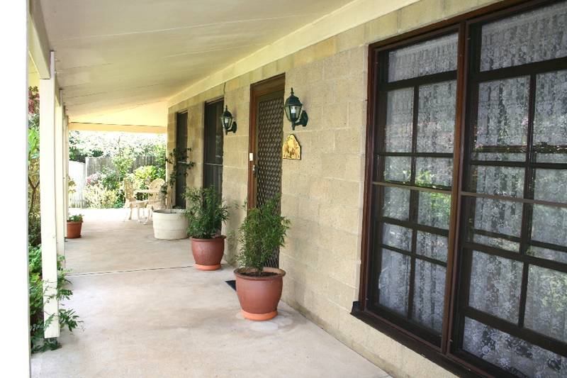 A HOME YOU SIMPLY MUST SEE... Picture 2