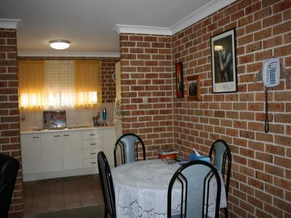 COMFORTABLE & COSY Picture 3