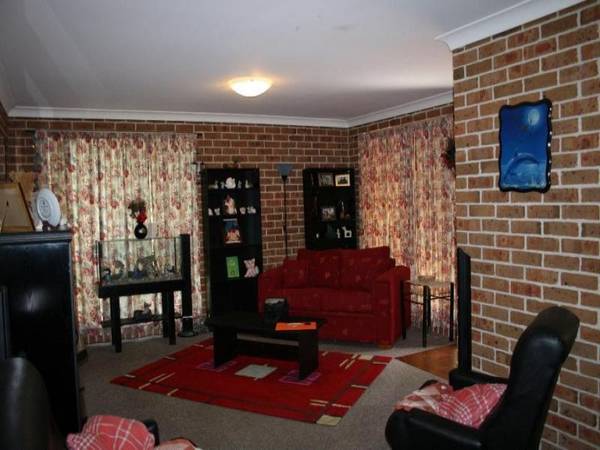 COMFORTABLE & COSY Picture 2