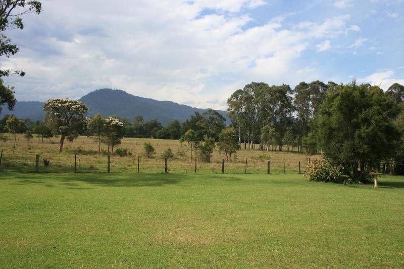 ONE ACRE WITH STUNNING MOUNTAIN VIEWS Picture 1