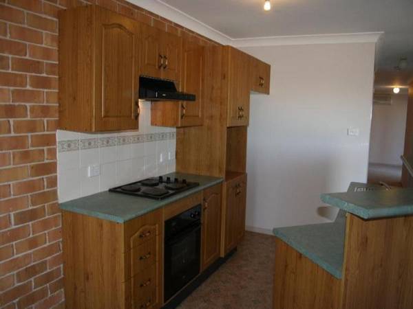 TWO HOUSES ONE TITLE Picture 3