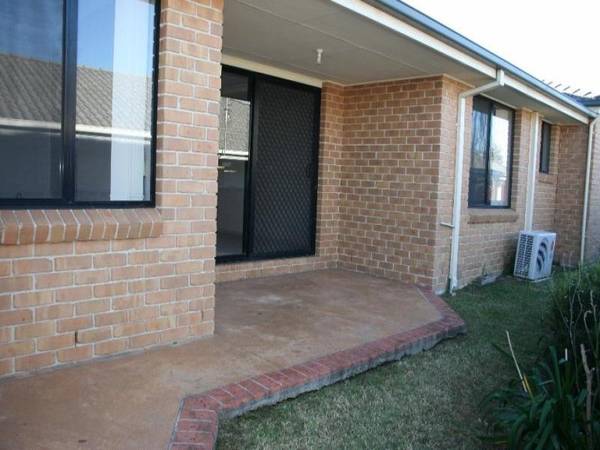 TWO HOUSES ONE TITLE Picture 2