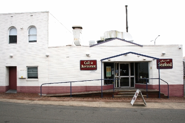 COMMERCIAL FREEHOLD BUSINESS IN NOWRA CBD Picture 1