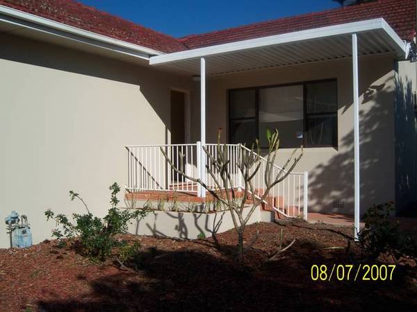 GREAT HOME IN A GREAT LOCATION Picture 2