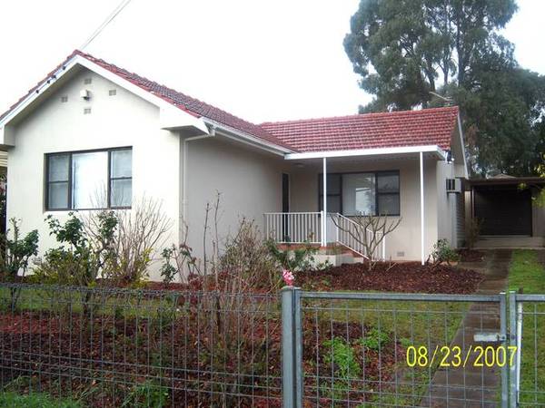 GREAT HOME IN A GREAT LOCATION Picture 1