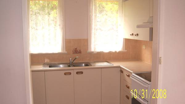 COMFORTABLE THREE BEDROOM HOME Picture 3