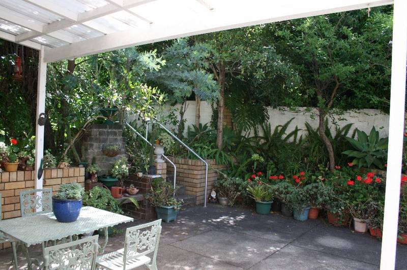 4 BEDROOM CLASSIC FAMILY HOME Picture 2