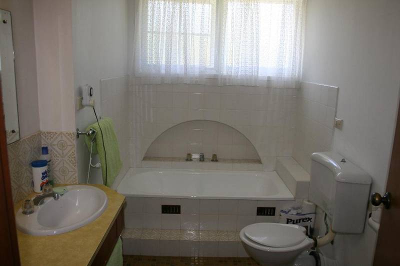 4 BEDROOM CLASSIC FAMILY HOME Picture 3