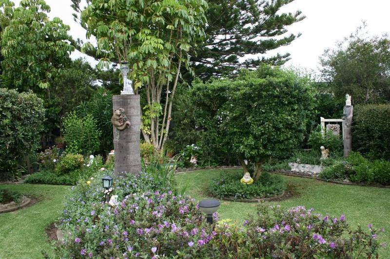 IMMACULATE HOME EXQUISITE GARDENS Picture