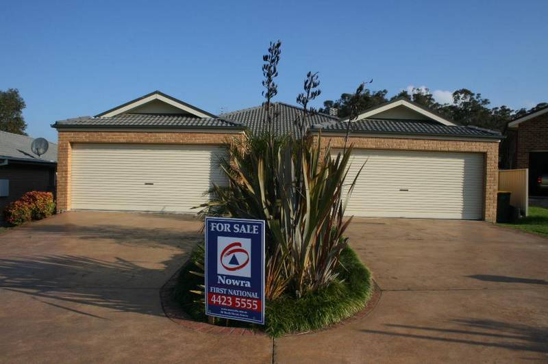 TWO HOUSES ONE TITLE Picture 1