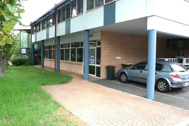 ADJACENT TO COUNCIL ADMINISTRATION CENTRE Picture 2