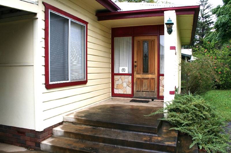 CENTRALLY LOCATED PROFESSIONAL OFFICE SPACE Picture 2