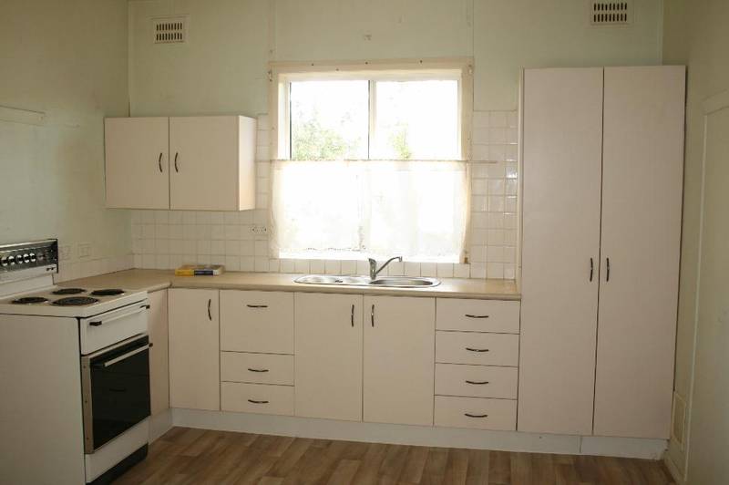 IDEAL FIRST HOME OR RENOVATION Picture 3