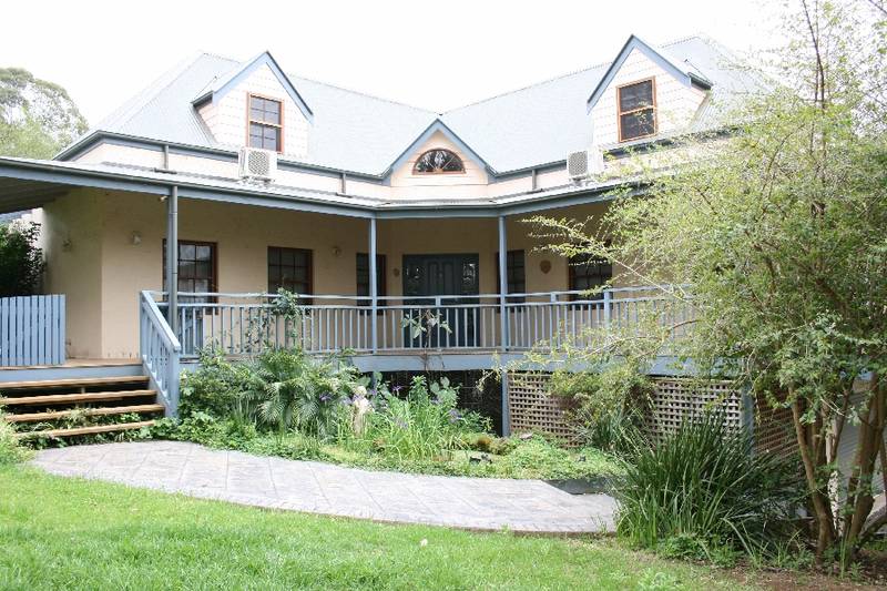 SCENIC COUNTRY SETTING Picture 2