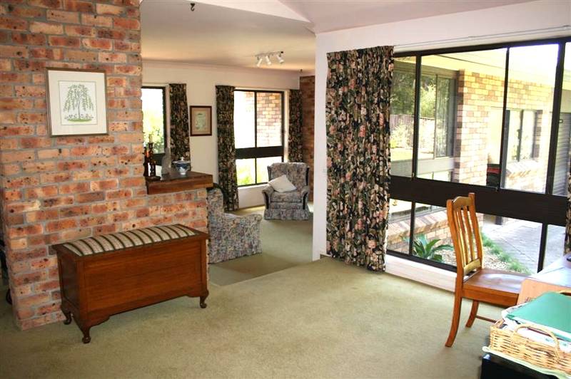 BOUND TO IMPRESS Picture 2