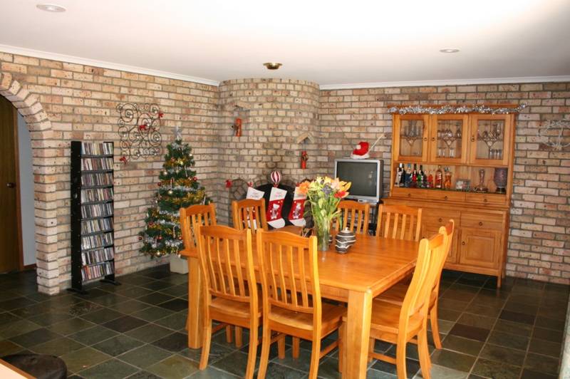 Executive Family Home Picture 2