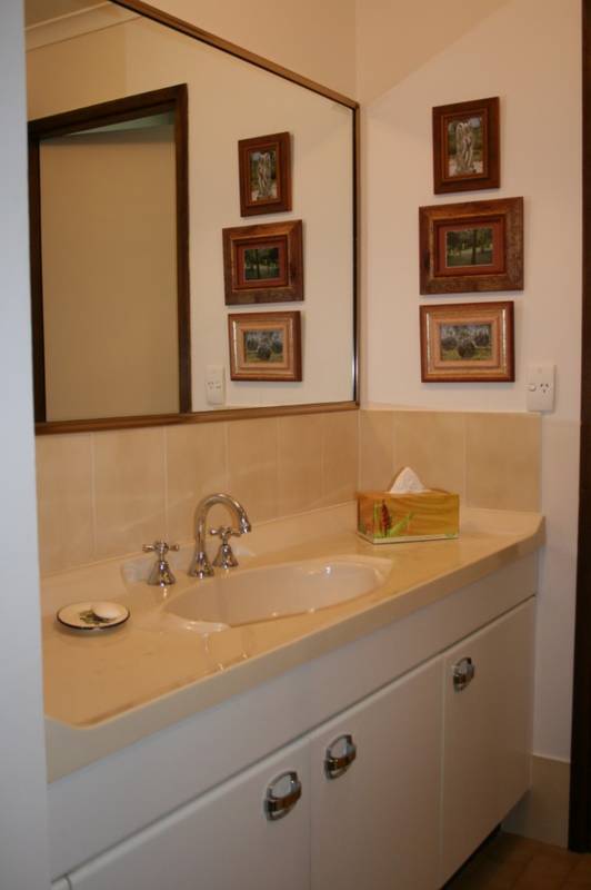 DONT LET THIS ONE GET AWAY Picture 3