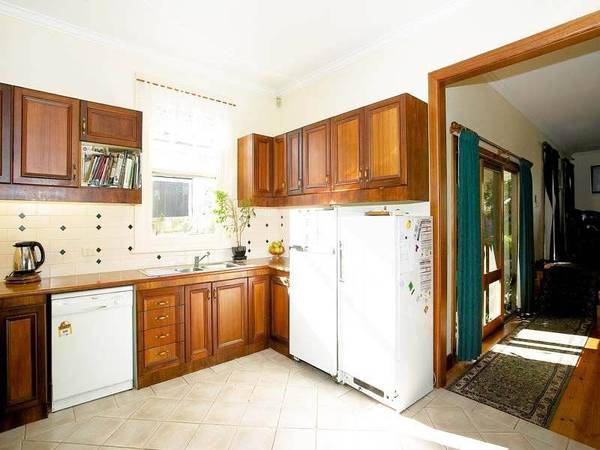 Edwardian family residence Picture 3