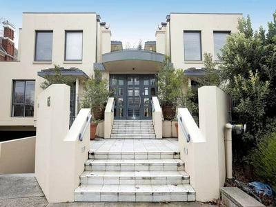 Modern 3 bedroom apartment in a fantastic location Picture Modern 3 bedroom apartment in a fantastic location Picture