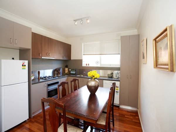 LOTS OF LIGHT, LOADS OF STYLE Picture 2