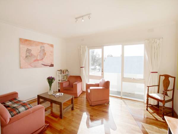 LOTS OF LIGHT, LOADS OF STYLE Picture 3