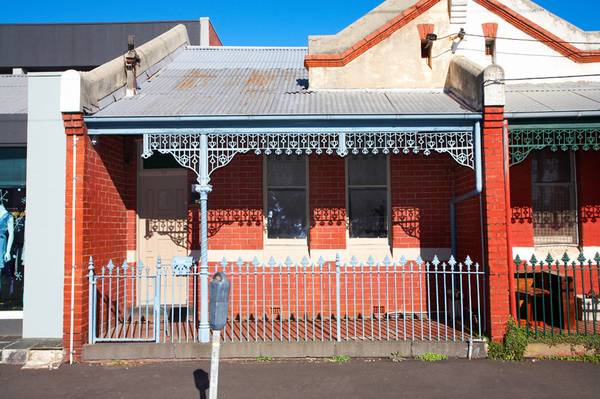 Victorian Charm on the city fringe Picture 2