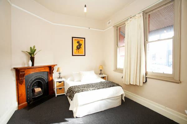 Victorian Charm on the city fringe Picture 3