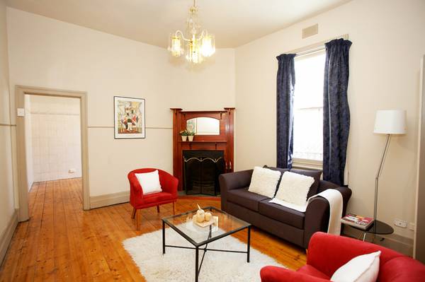 Victorian Charm on the city fringe Picture 1