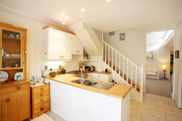 GRACIOUS FREESTANDING VICTORIAN Picture